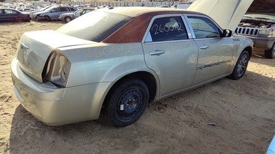 05-10 300 Complete Driver Left Fuel Pump With Sending Unit Gas Level 3.5L Rwd