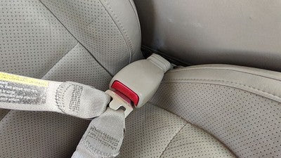 00-05 Deville Dts Passenger Right Front Seat Belt Buckle Receiver Cashmere 54U