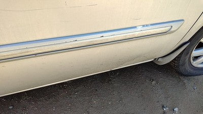 04-07 Town & Country Passenger Right Front Moulding From Door Trim Silver Ps2