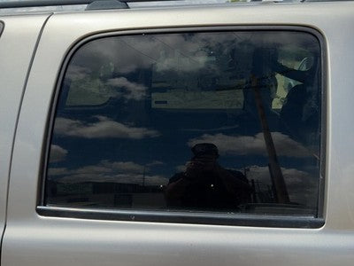 2000-2006 Chevy Suburban Passenger Right Rear Side Window Door Glass Oem Back