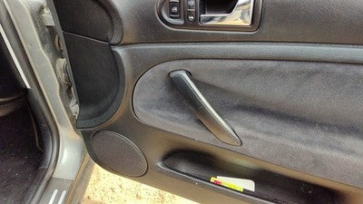 2004-2005 Vw Passat Passenger Right Front Inside Door Trim Panel Only Oem Black