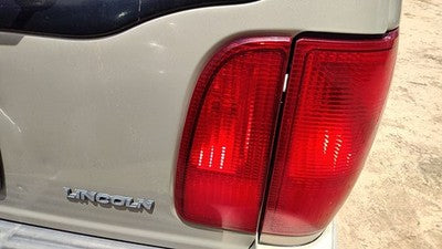 98-02 Navigator Passenger Right Tail Light Brake Lamp Rear Inner Lid Mounted