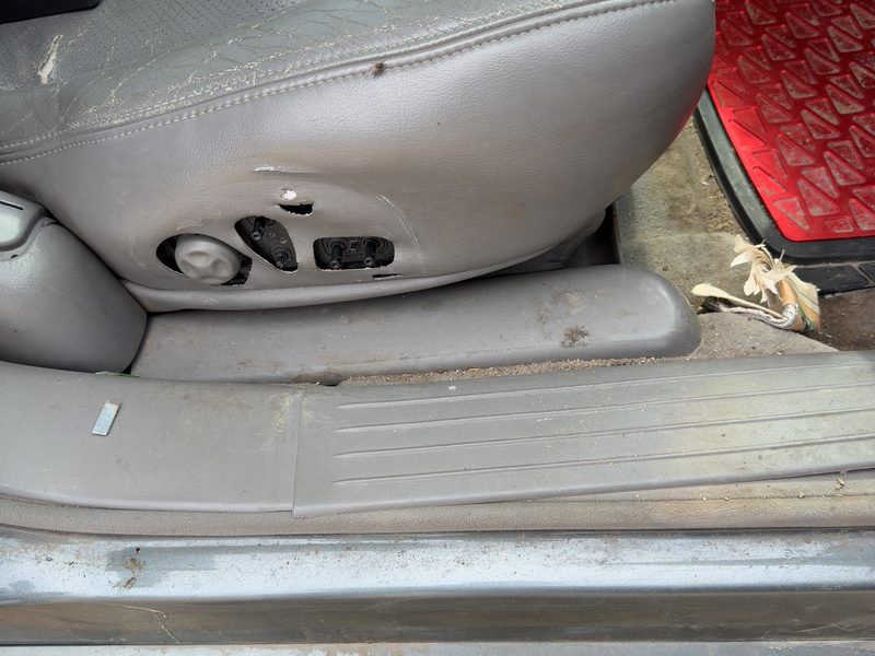 2003 Cadillac Seville Seat Track RH