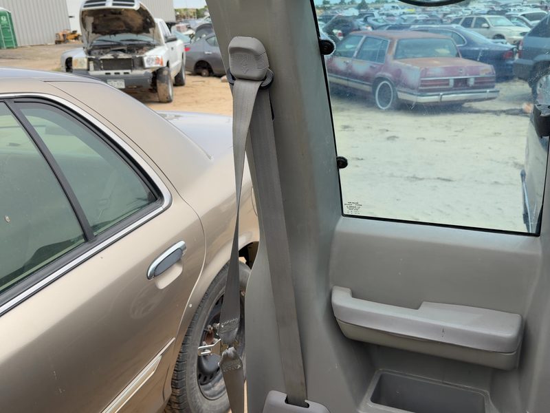 1997 Chevrolet Pickup 1500 Series Front Seat Belt RH