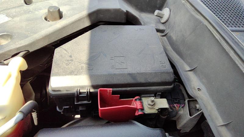2010 Chevrolet Traverse Engine Fuse Box
