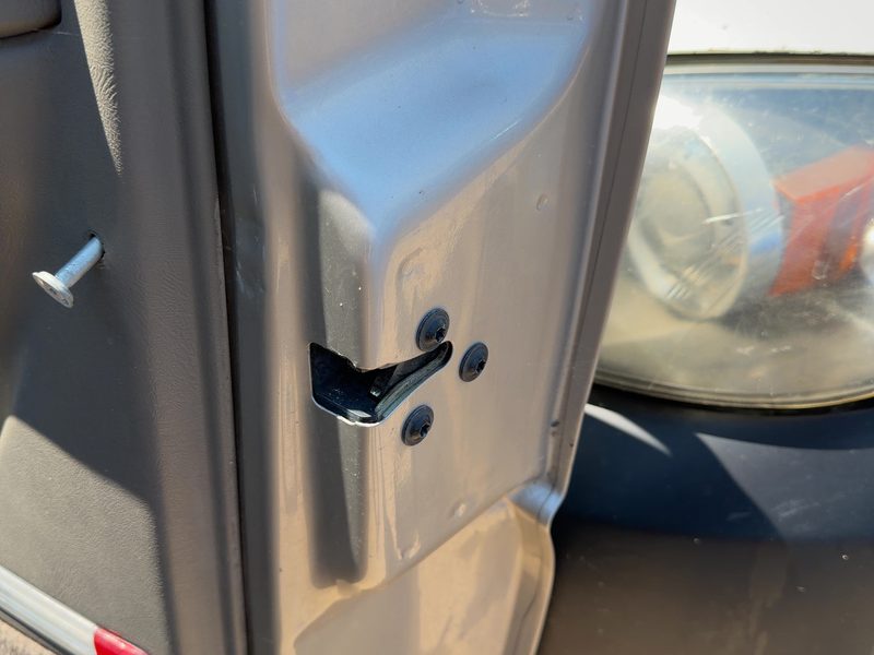 2003-2007 Chevy/gmc Suburban 1500 Series Front Door Latch RH