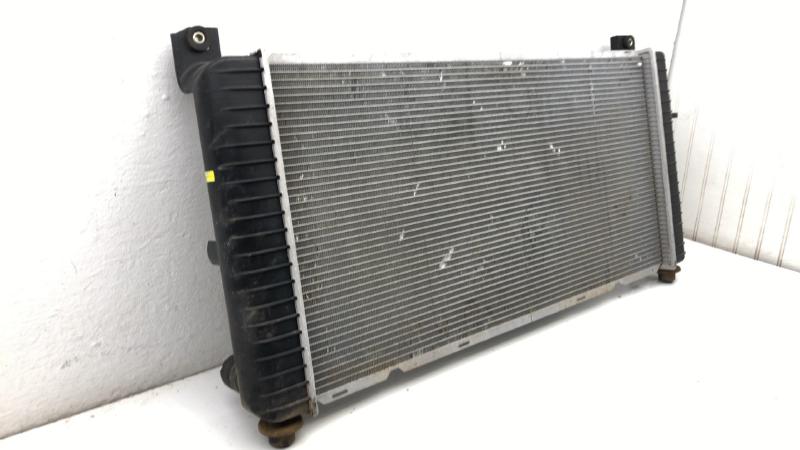 2005-2006 GMC Yukon Xl 1500 Series Radiator