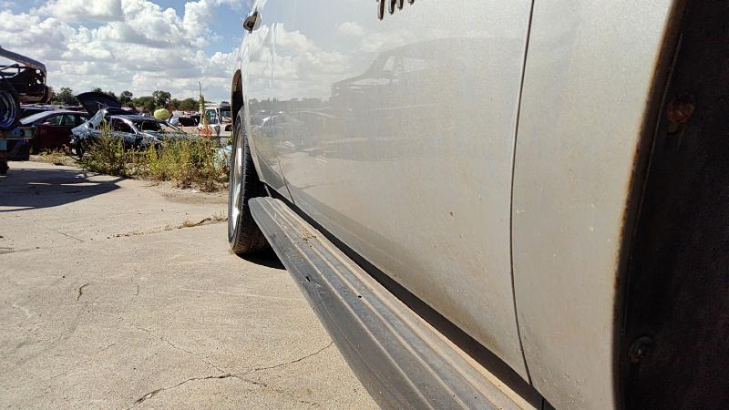 2007-2011 Chevrolet Tahoe Front Door RH