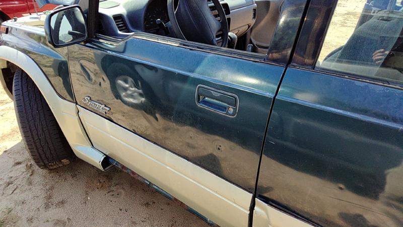 1996-1998 Suzuki Sidekick Front Door LH