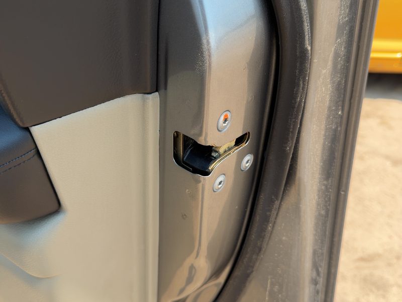 2003-2004 Infiniti FX Series Front Door Latch RH
