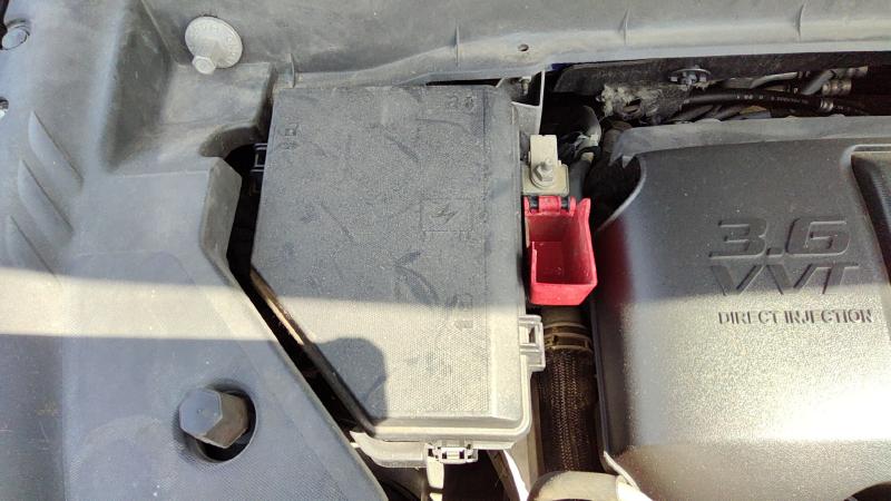 2010 Chevrolet Traverse Engine Fuse Box