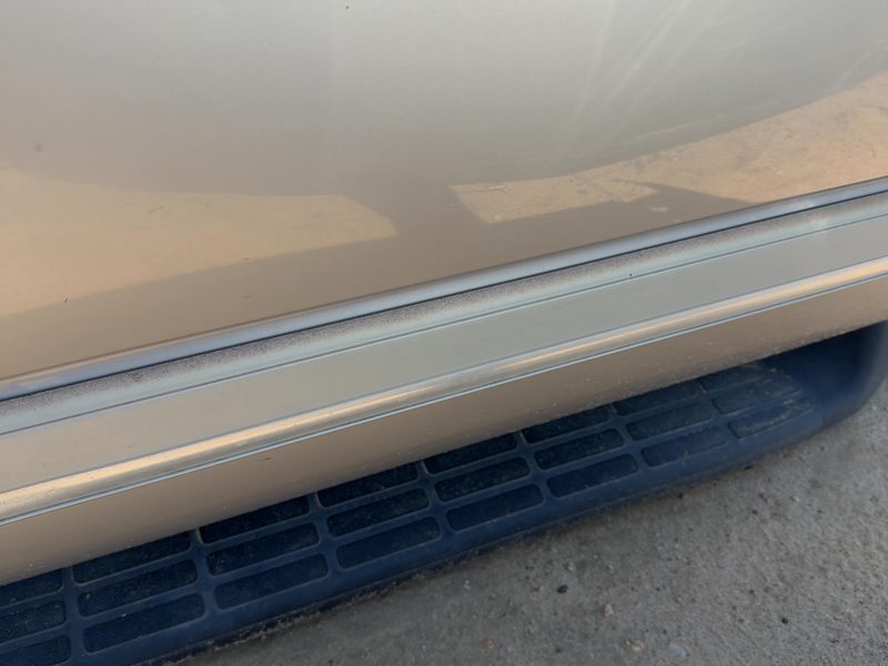 2000-2006 Chevy/gmc Suburban 1500 Series Front Door Moulding RH