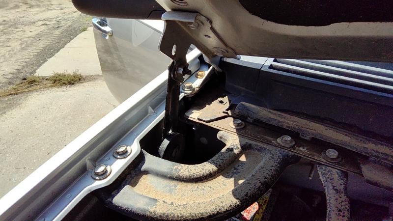 2007-2014 Chevrolet Tahoe Hood Hinge RH