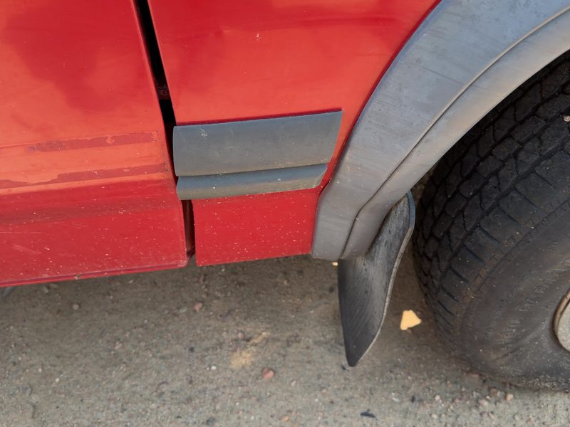 1991 Dodge Dakota (mid-size) Fender Moulding RH