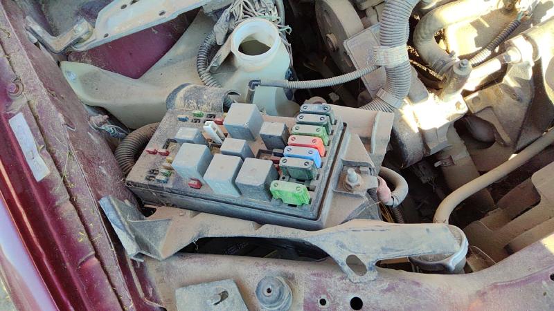 2000-2001 Chevrolet Venture Engine Fuse Box