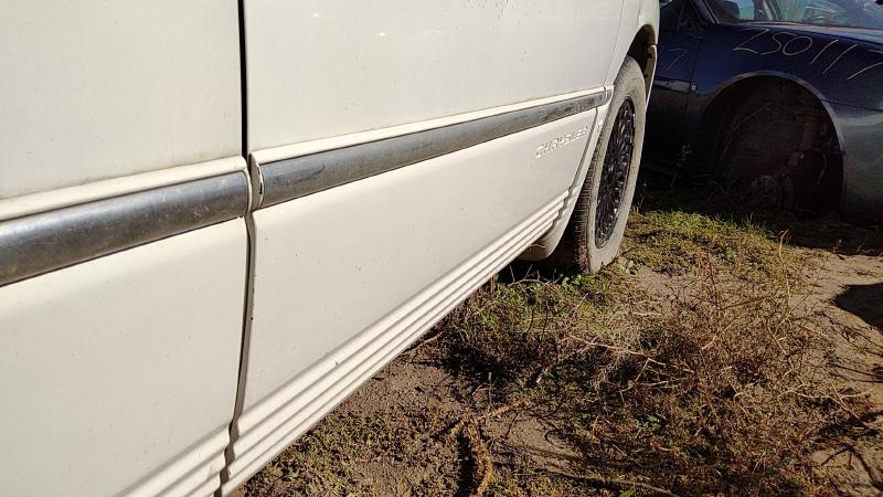 1996-2000 Chrysler Town & Country Front Door RH