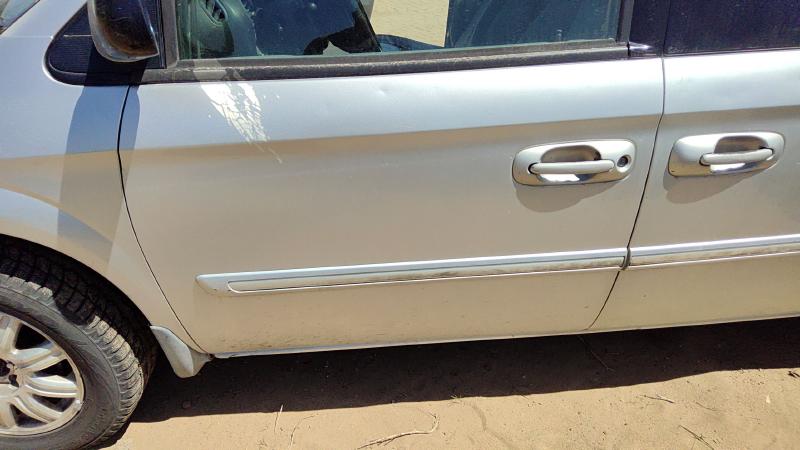 2004-2007 Chrysler Town & Country Front Door LH