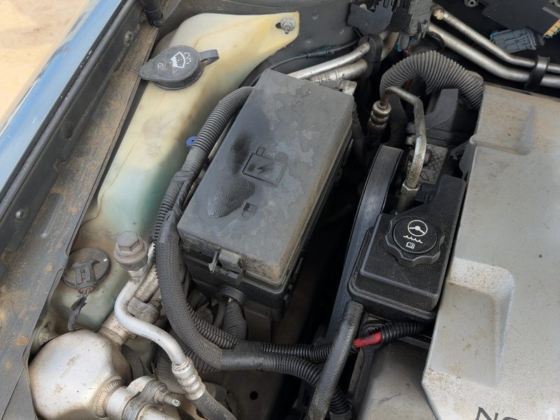 2001-2003 Cadillac Seville Engine Fuse Box
