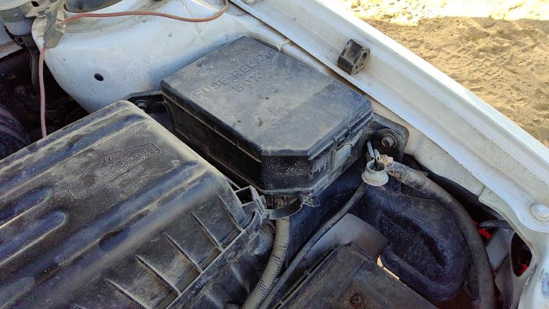 2001-2003 Hyundai Elantra Engine Fuse Box
