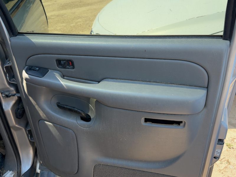 2005 Chevy/gmc Suburban 1500 Series Rear Door Trim Panel RH