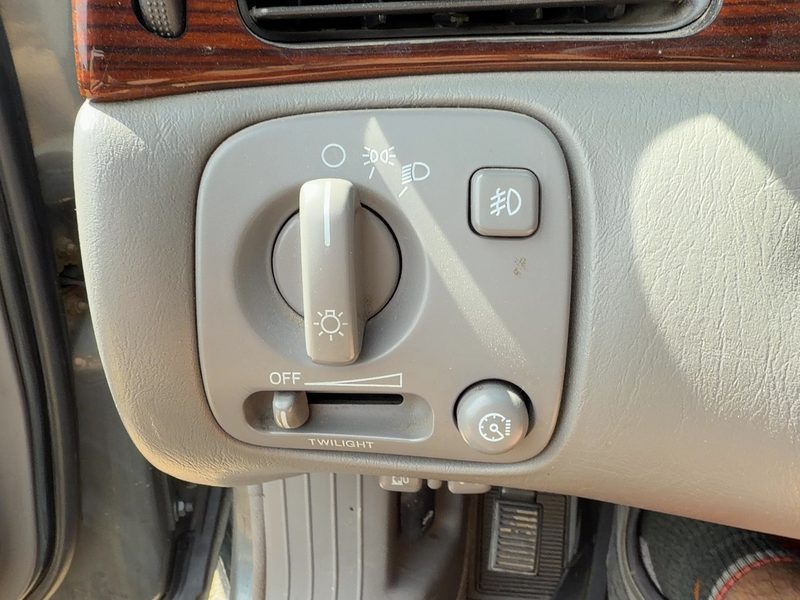 2001-2004 Cadillac Seville Headlight Switch (Dash Mtd)