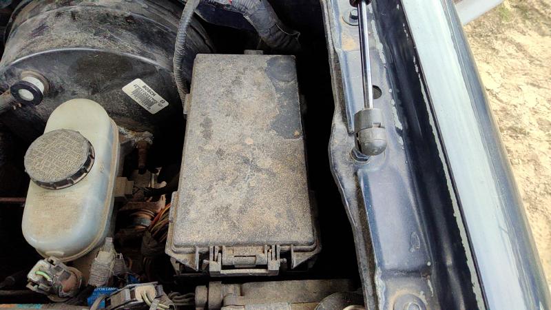 1999 Ford Pickup F150 Series Engine Fuse Box