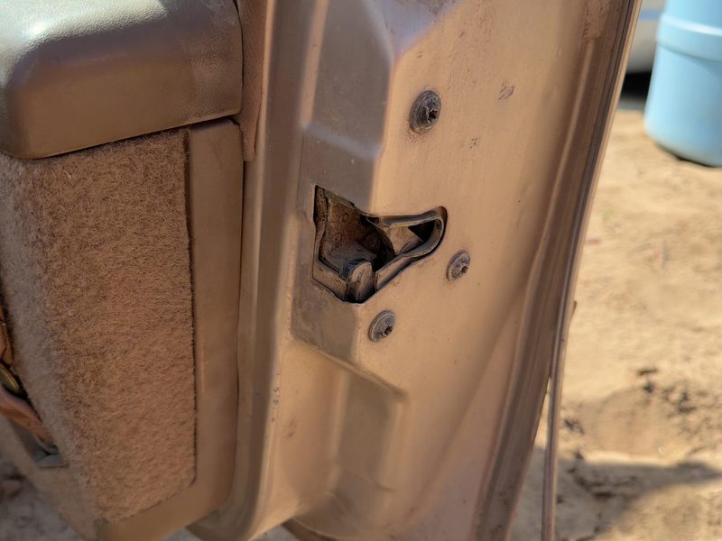 1993 Buick Century Front Door Latch RH