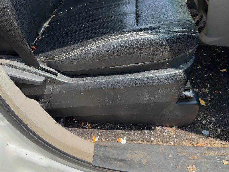 2012 Chrysler Town & Country Seat Track RH