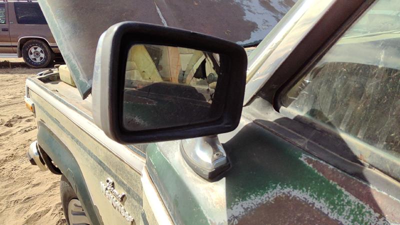1981-1991 Jeep Grand Wagoneer Door Mirror LH