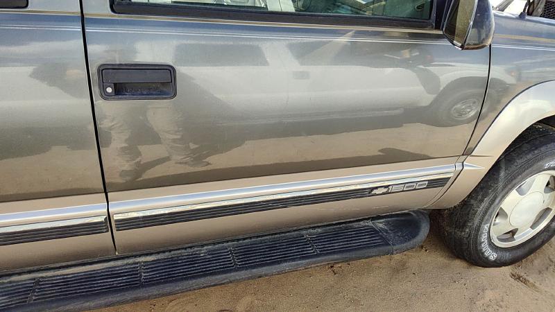 1988-2002 Chevy/gmc Suburban 1500 Series Front Door RH