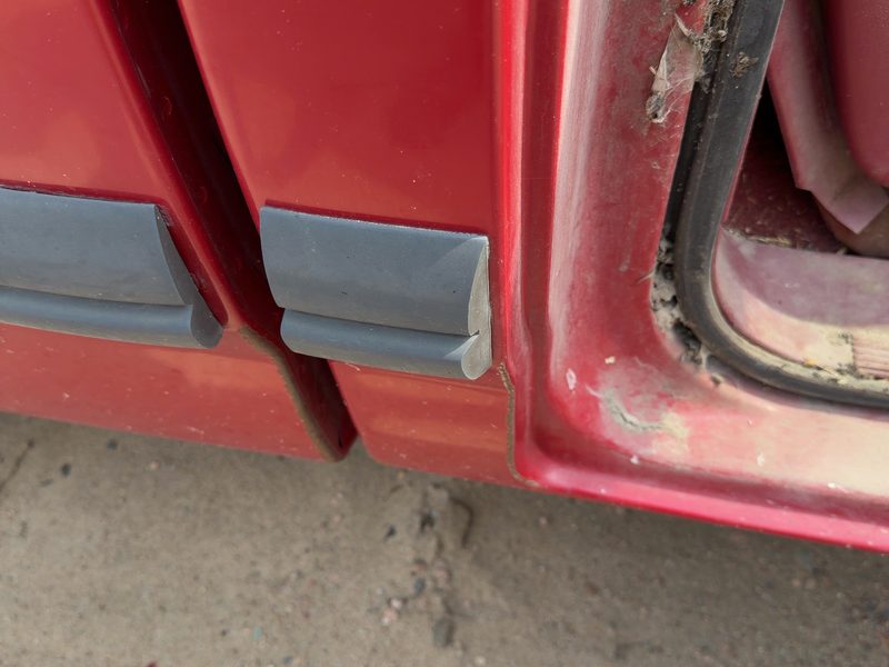 1991 Dodge Dakota (mid-size) Quarter Panel Moulding RH