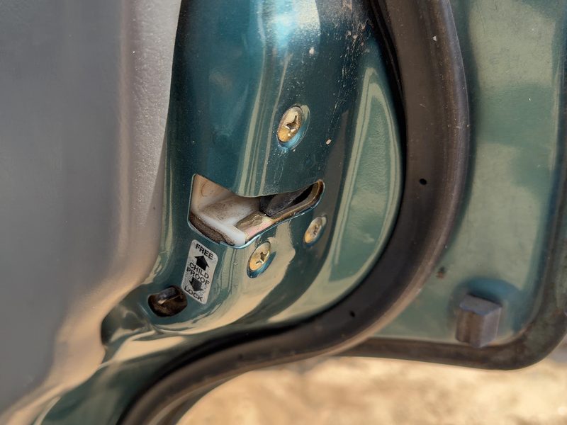 1995 Isuzu Rodeo Rear Door Latch RH