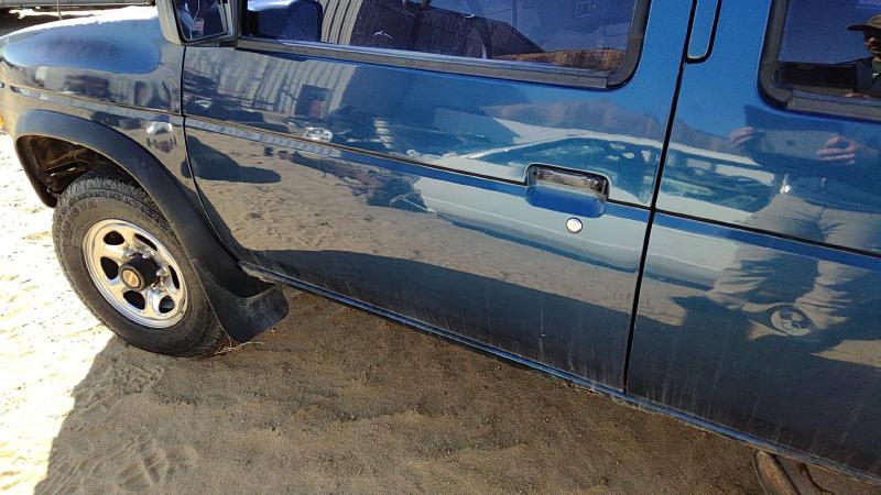 1986-1995 Nissan Pathfinder Front Door LH
