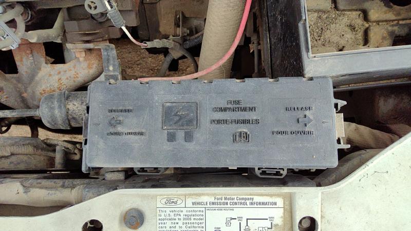 2005-2007 Sable (mercury) Engine Fuse Box