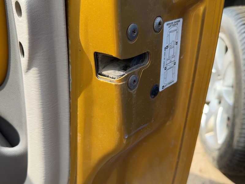 2002 Pt Cruiser Front Door Latch RH