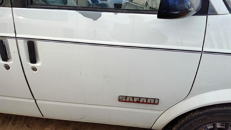 1985-2005 GMC Safari Front Door RH