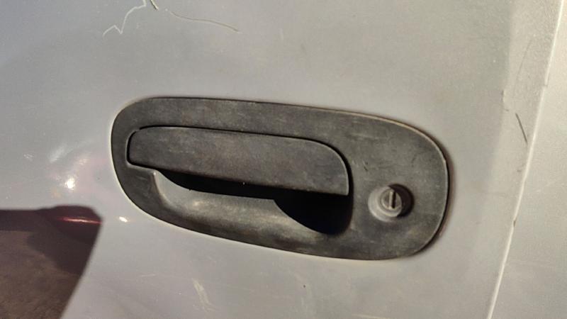 2000-2001 Dodge Dakota (mid-size) Outside Door Handle LH