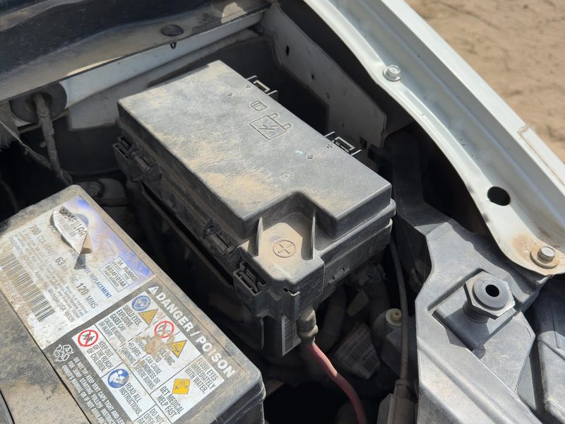 2010 Chrysler Town & Country Engine Fuse Box