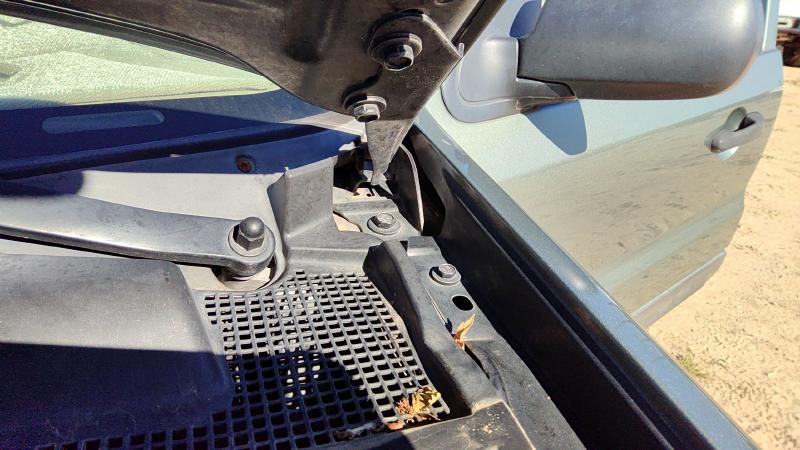 2001-2007 Ford Escape Hood Hinge RH