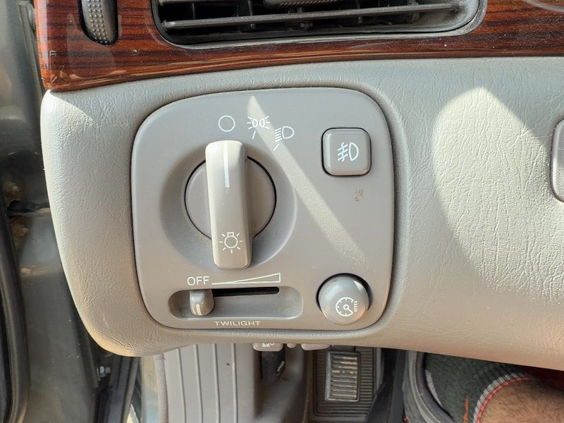2001-2004 Cadillac Seville Headlight Switch (Dash Mtd)