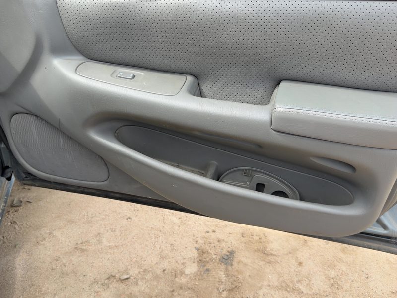 2001-2003 Cadillac Seville Front Door Trim Panel RH