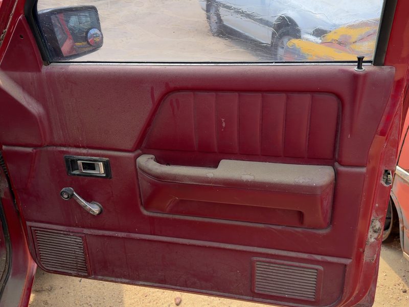 1991 Dodge Dakota (mid-size) Front Door Trim Panel RH