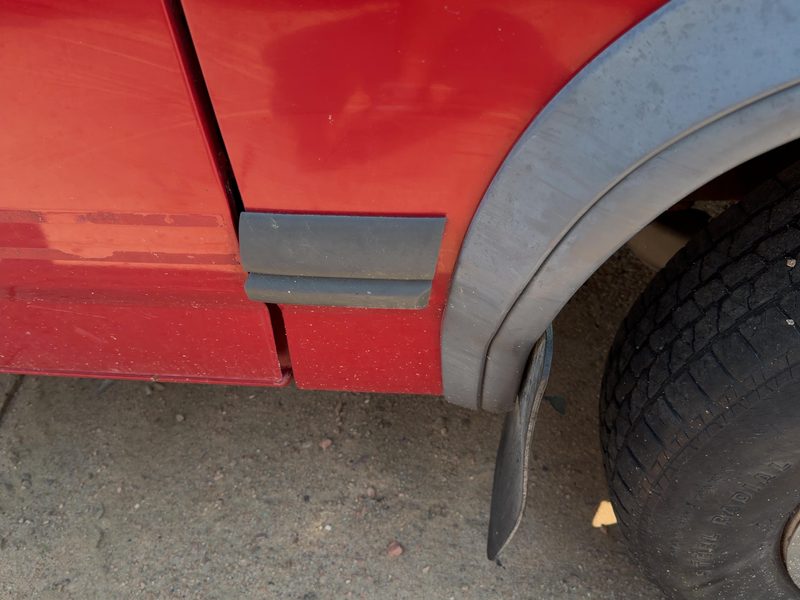 1991 Dodge Dakota (mid-size) Fender Moulding RH