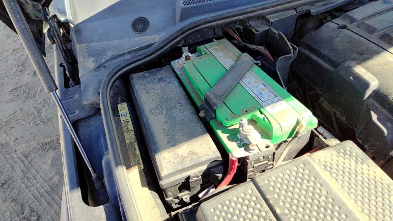 2005-2006 Land Rover Lr3 Engine Fuse Box