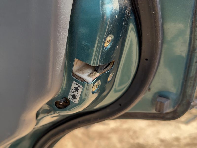 1995 Isuzu Rodeo Rear Door Latch RH