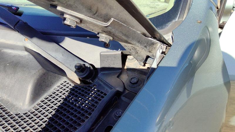 2001-2007 Ford Escape Hood Hinge RH