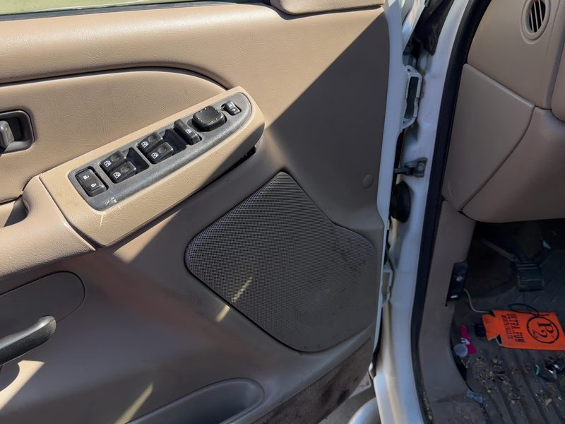 2004-2007 Chevrolet 2500 Silverado Pickup Front Door Trim Panel LH