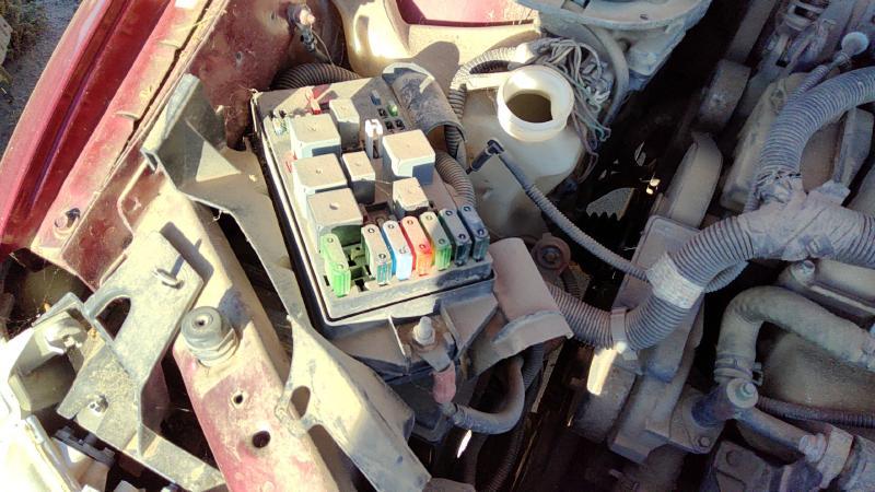 2000-2001 Chevrolet Venture Engine Fuse Box
