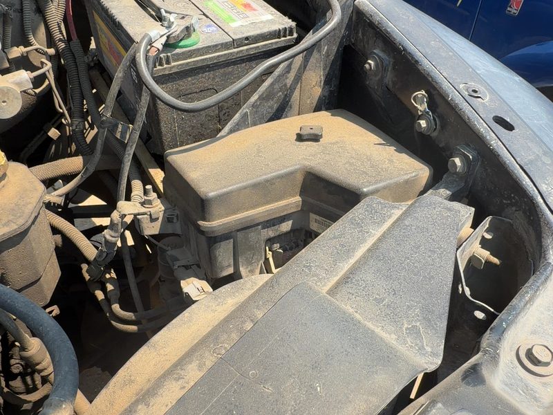 2002-2003 Dodge Ram Pickup 1500 Series Engine Fuse Box
