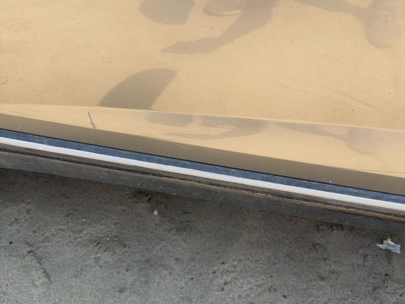 2003-2005 Infiniti FX Series Front Door Moulding LH